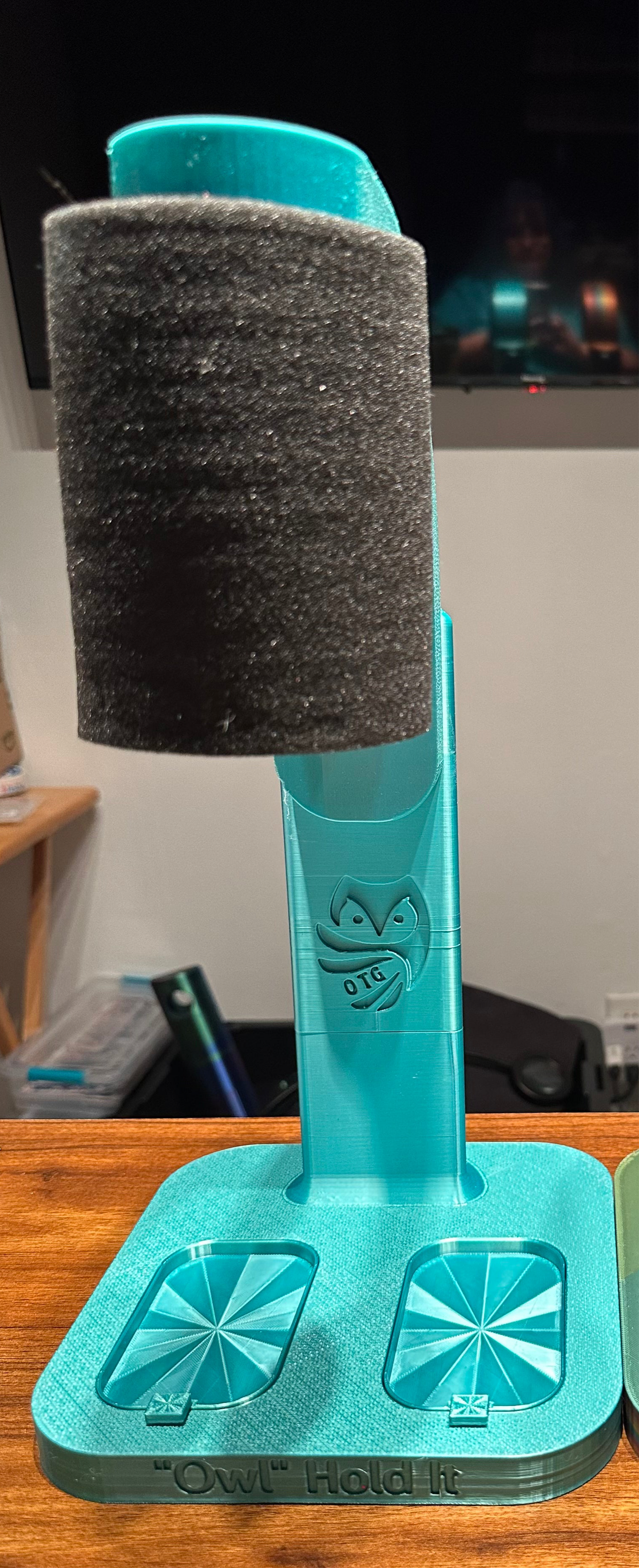 “Owl” Hold It